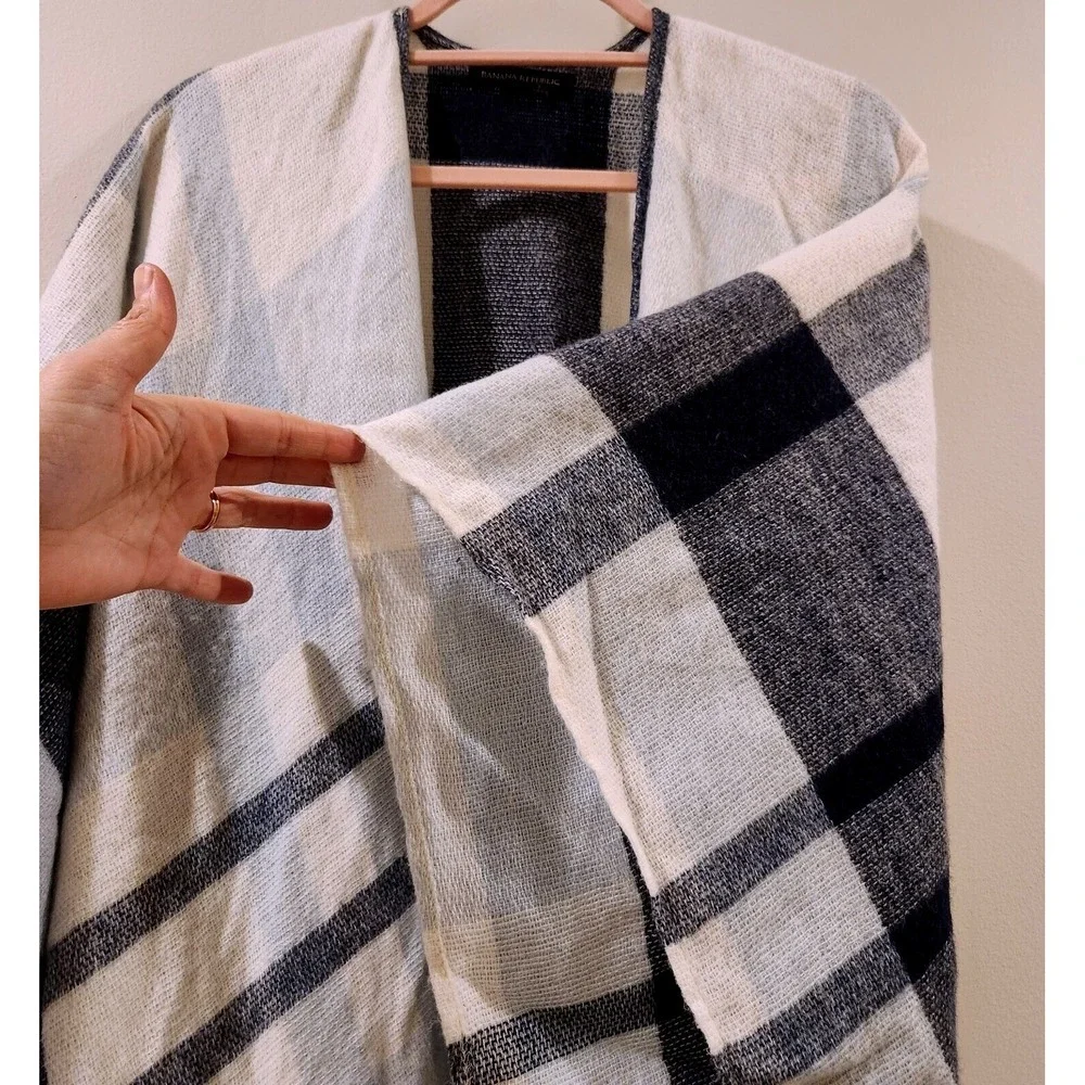 Banana Republic Plaid Shawl Wrap Fringe Preppy City Boho Open Front Cardi Size M